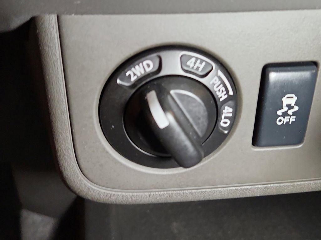 Used 2019 Nissan Frontier SV image 19