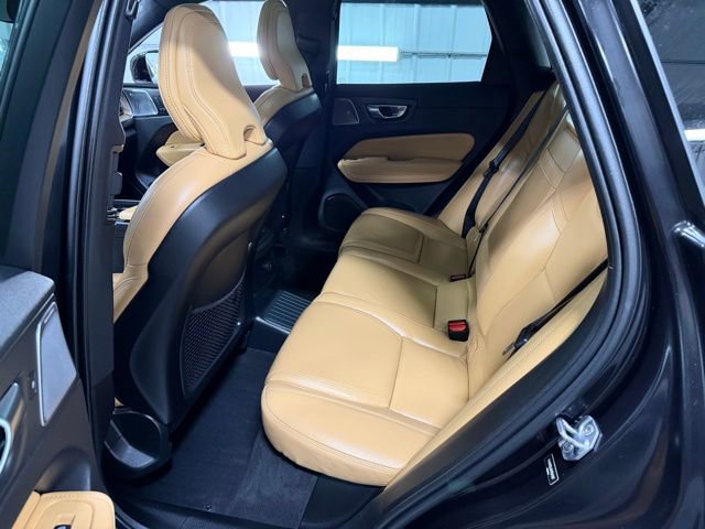 Used 2021 Volvo XC60 T8 Inscription w/ Advanced Package image 11