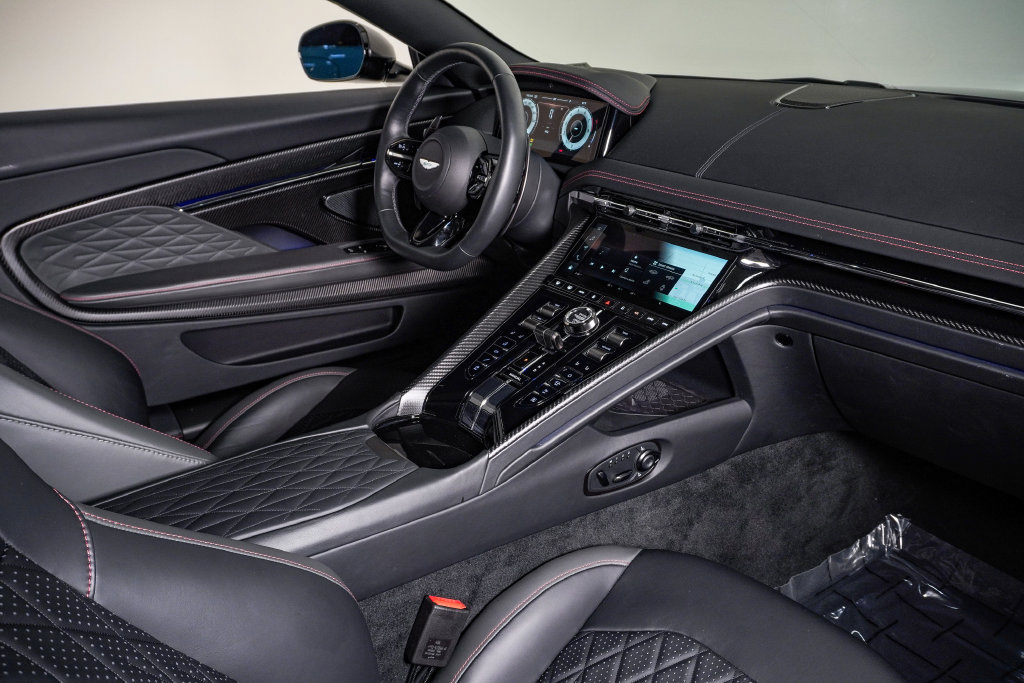 Used 2025 Aston Martin DB12 Coupe RWD image 17