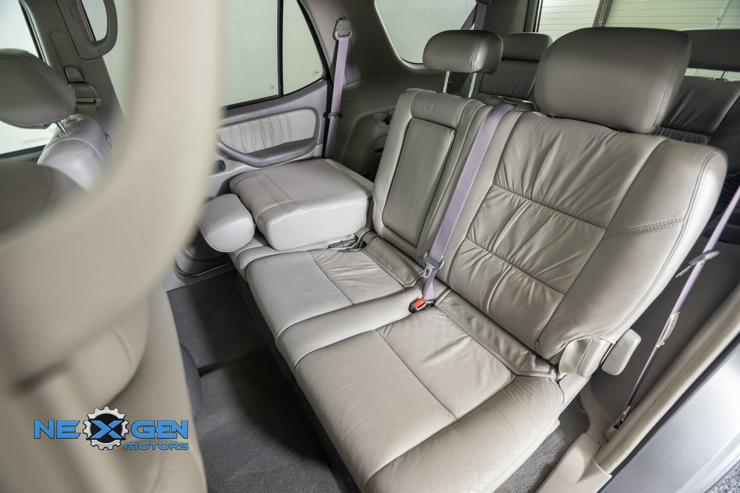 Used 2004 Toyota Sequoia Limited w/ Preferred Accessory Pkg AWD/4WD image 36