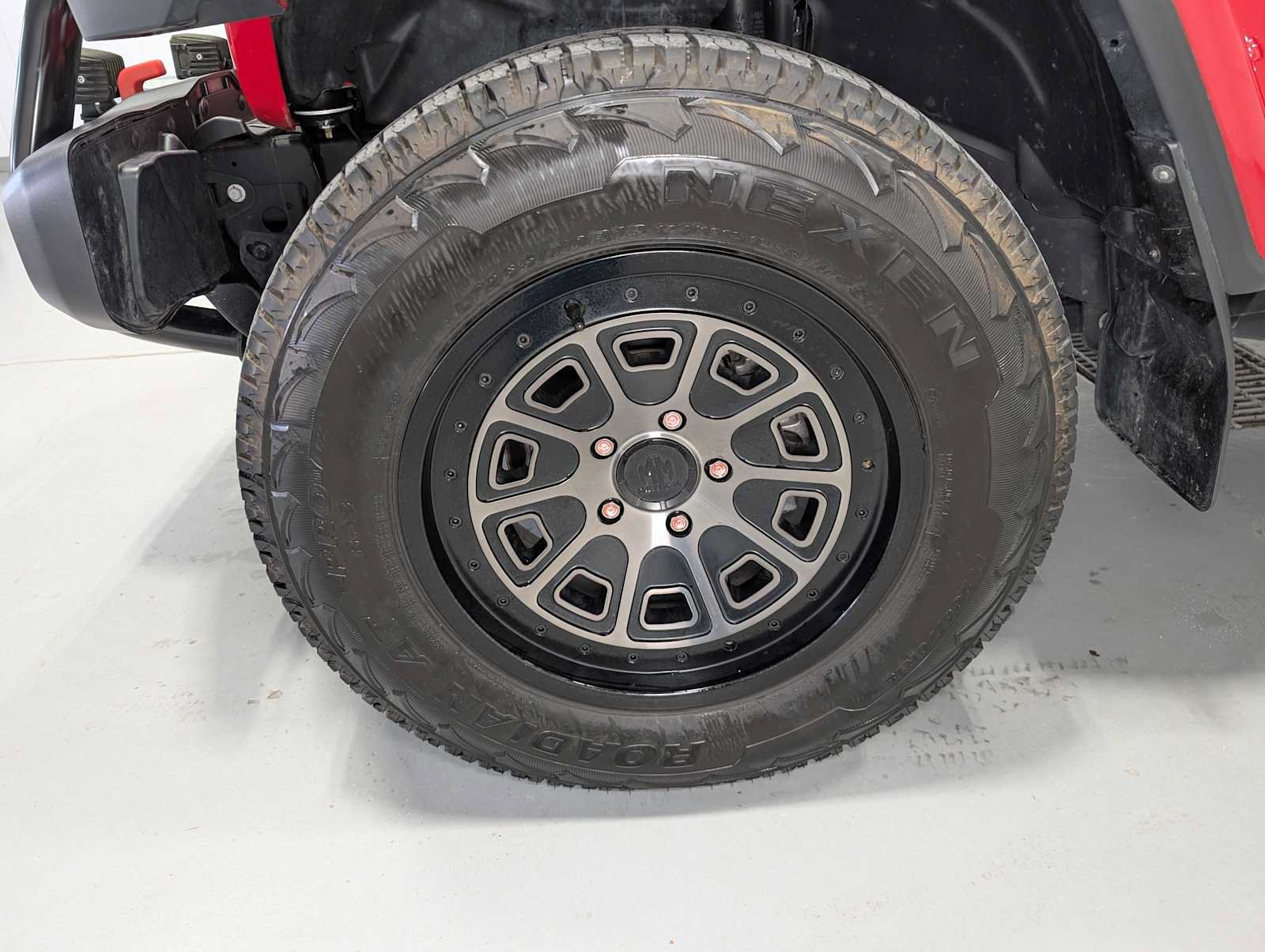Used 2019 Jeep Wrangler Unlimited Sahara AWD/4WD image 3