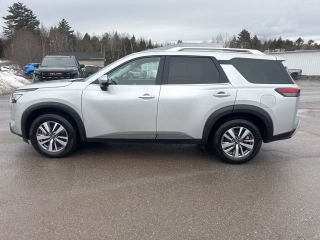 Used 2022 Nissan Pathfinder SL w/ Cargo Package image 3