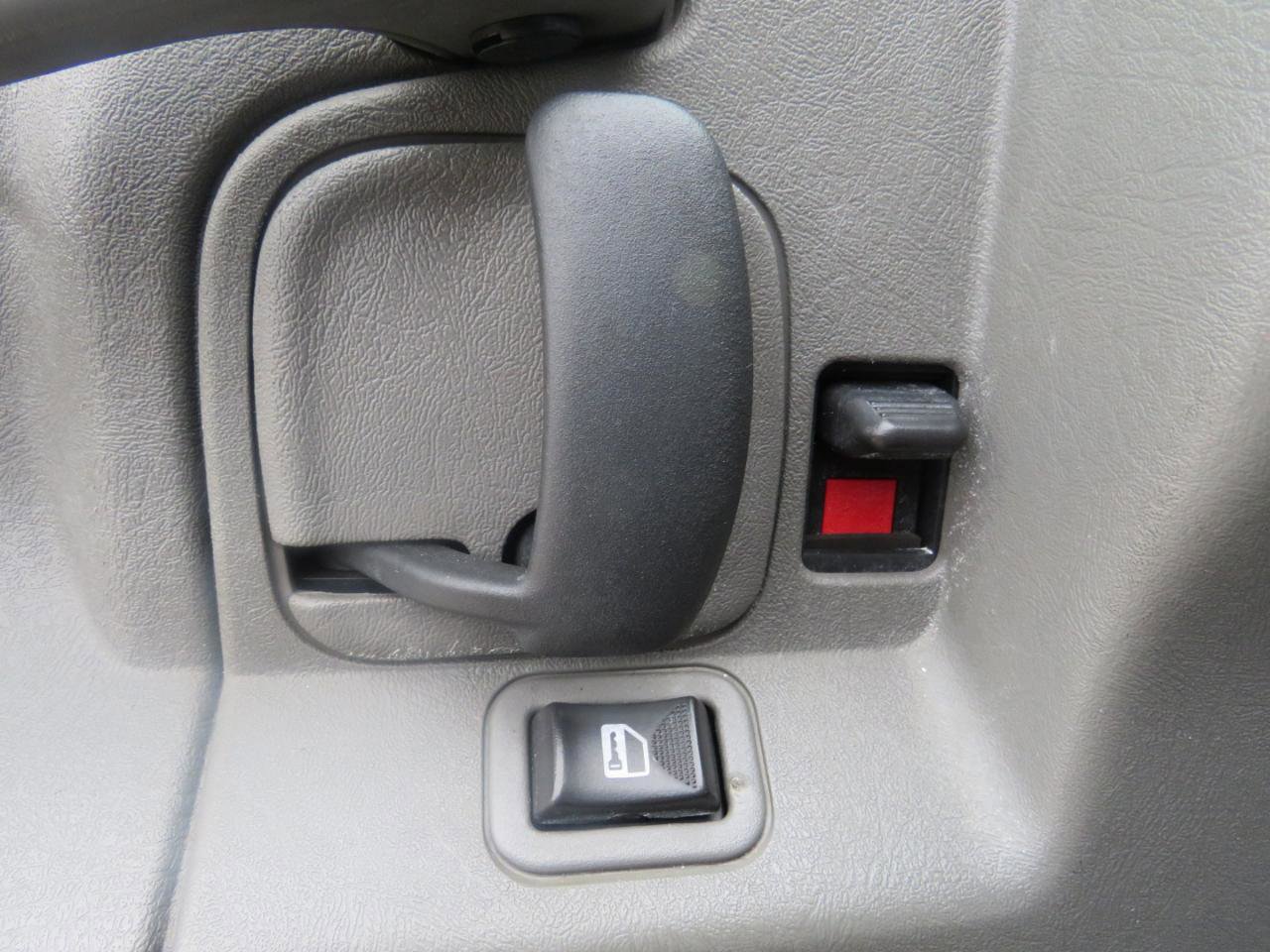 Used 2018 GMC Savana 2500 G2500 Cargo w/ Driver Convenience Package image 10