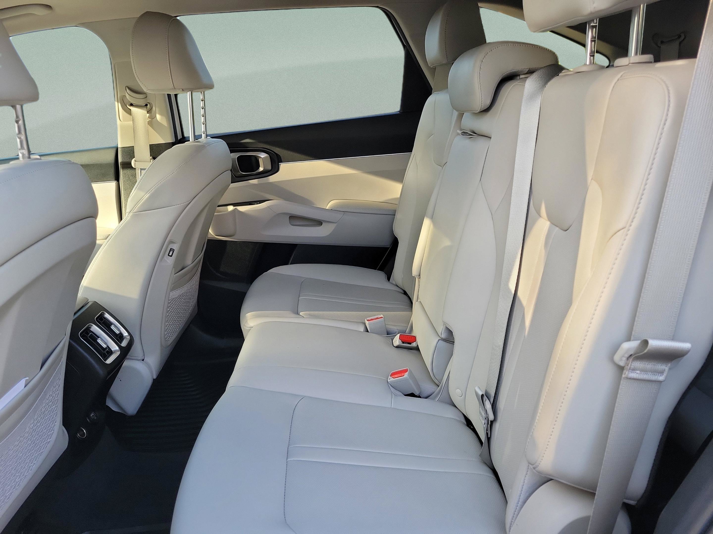 Used 2023 Kia Sorento S w/ Panoramic Sunroof Package FWD image 7