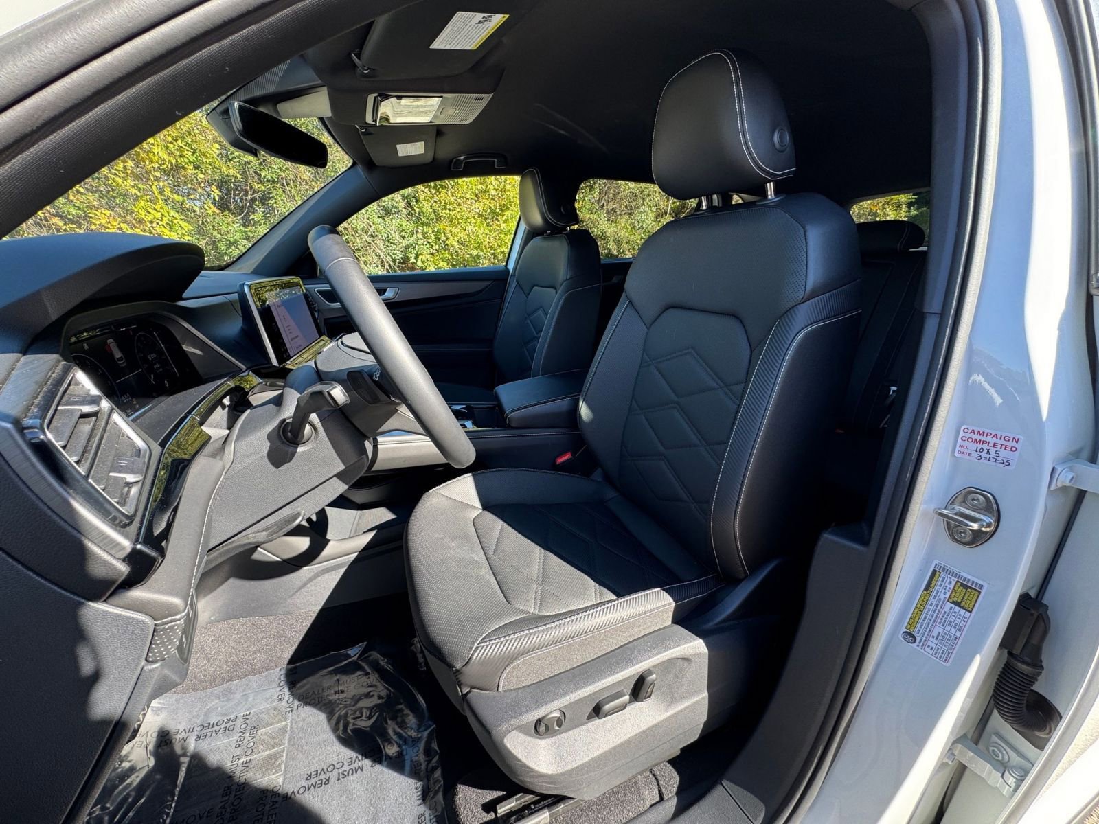 Used 2025 Volkswagen Atlas Cross Sport SE image 31