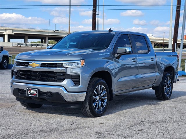 Used 2025 Chevrolet Silverado 1500 LT image 3