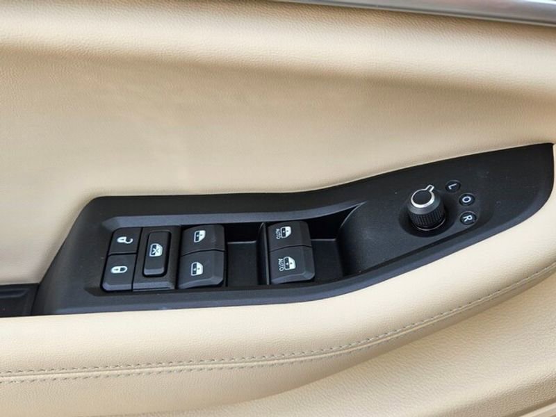 Used 2025 Jeep Grand Cherokee Limited image 16