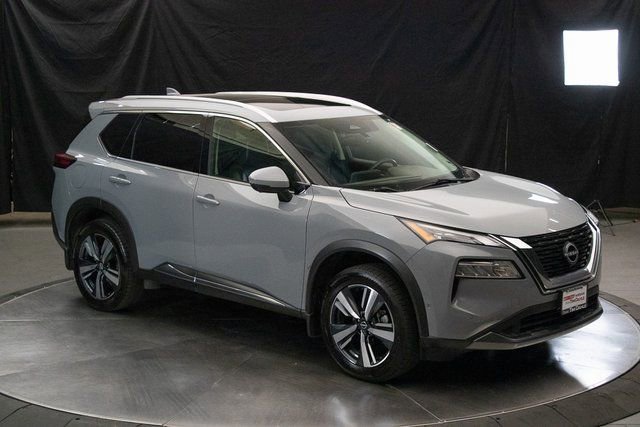 Used 2023 Nissan Rogue SL w/ SL Premium Package image 2