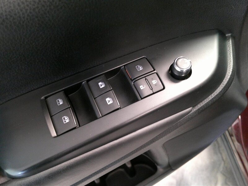 Used 2017 Toyota Highlander XLE AWD/4WD image 34