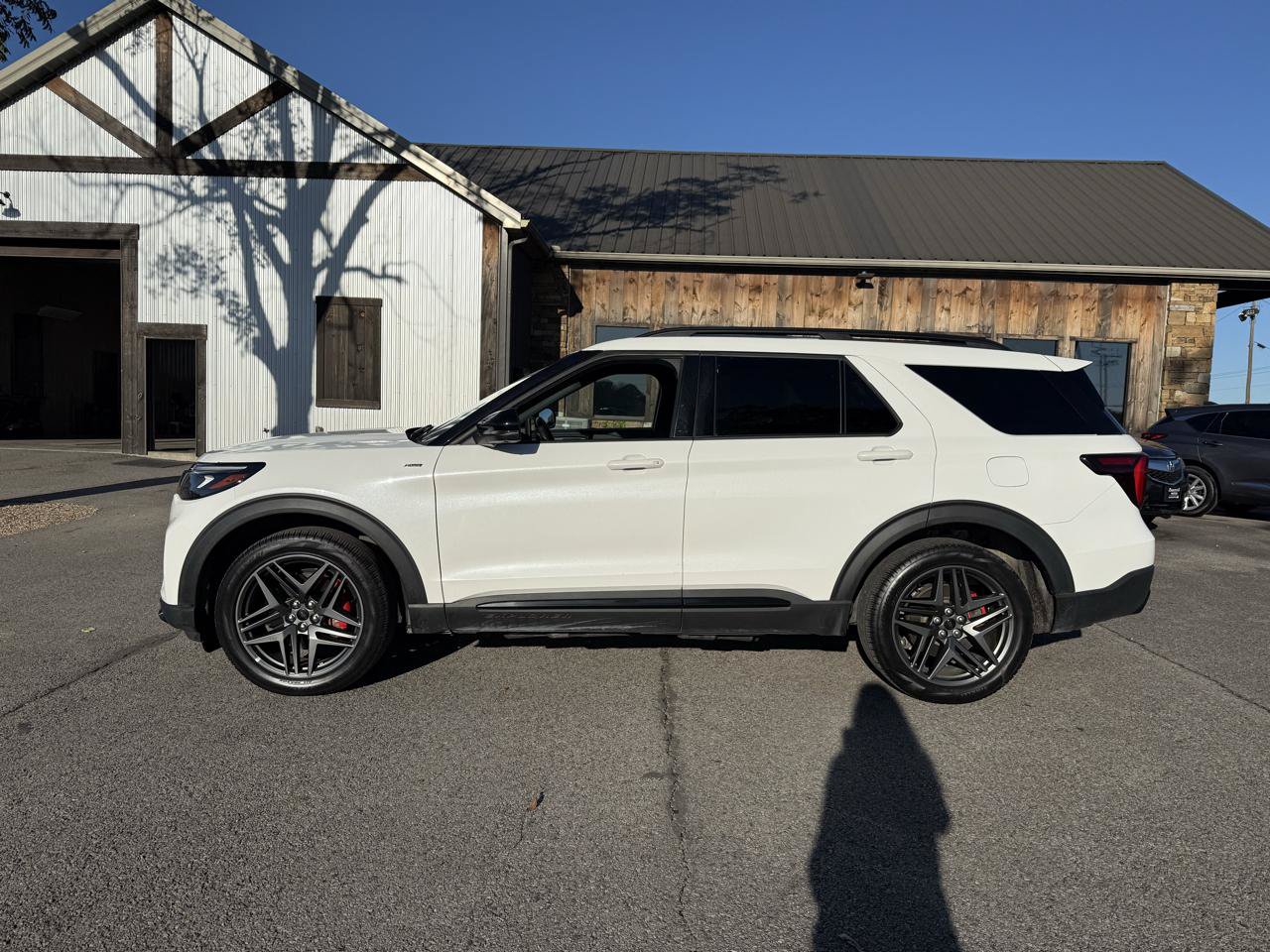 Used 2025 Ford Explorer ST-Line w/ ST-Line Street Pack AWD/4WD image 2