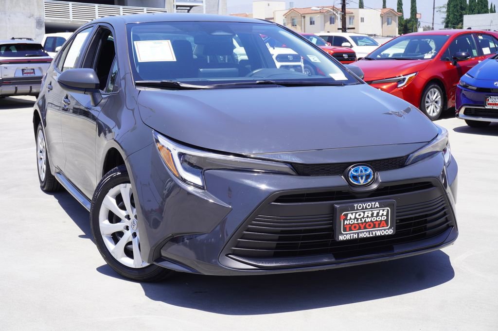 Certified 2025 Toyota Corolla LE FWD image 2