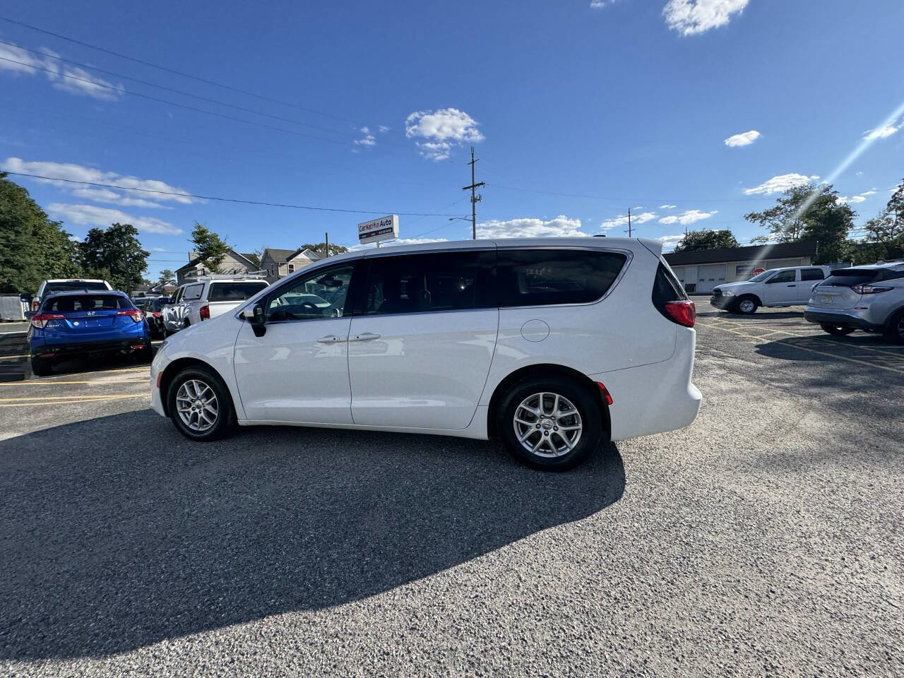 Used 2022 Chrysler Voyager LX image 23