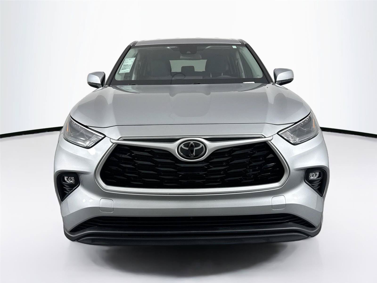 Used 2023 Toyota Highlander LE FWD image 8