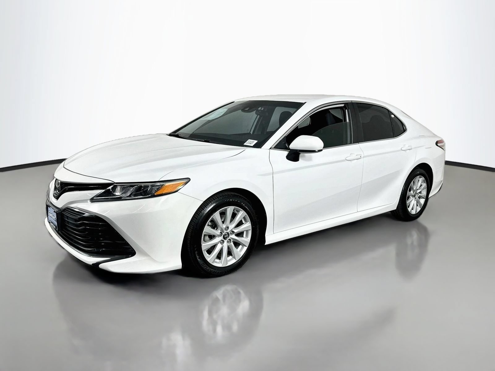 Used 2019 Toyota Camry LE FWD image 3