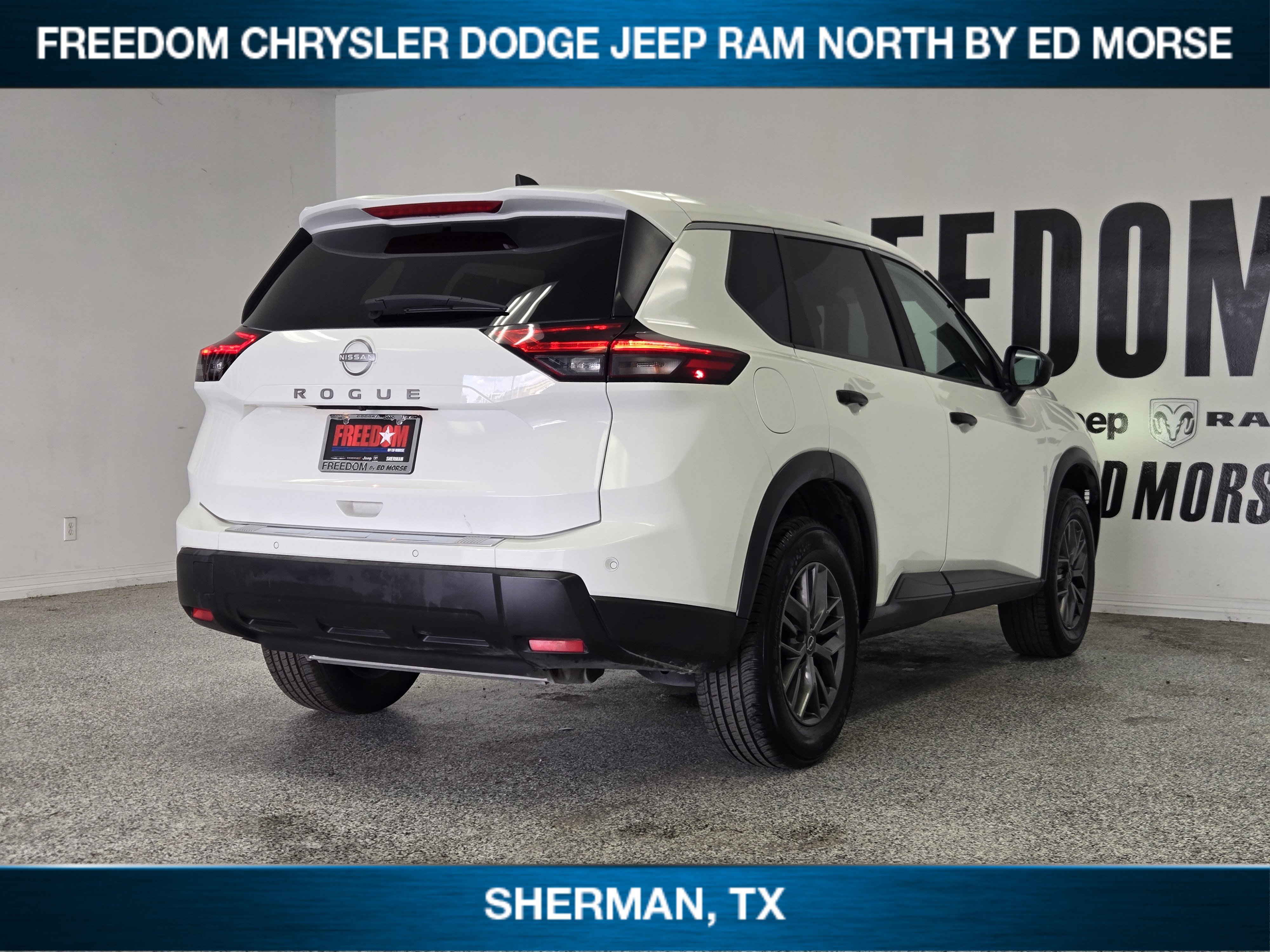 Used 2024 Nissan Rogue S FWD image 4