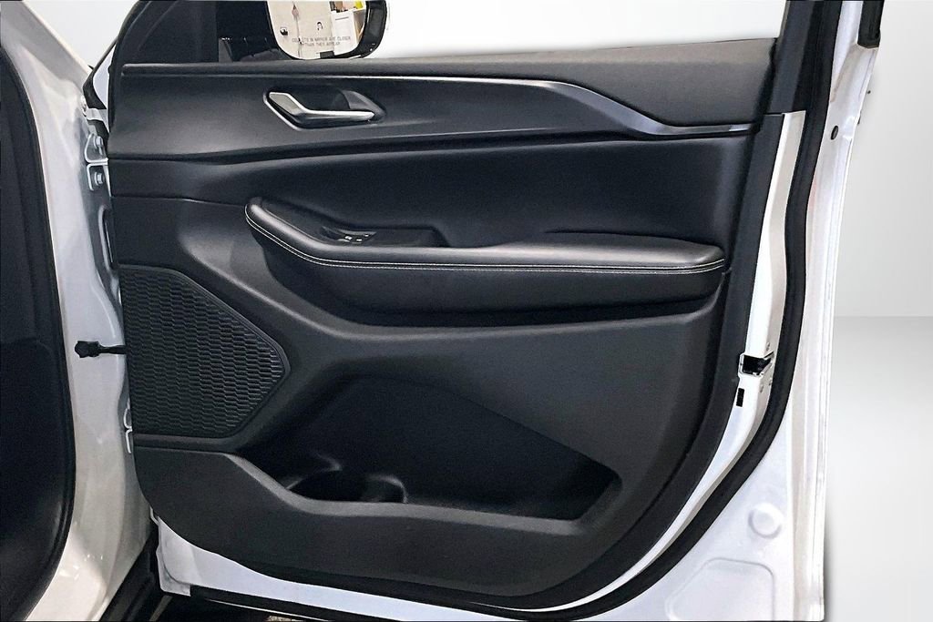 Used 2023 Jeep Grand Cherokee L Laredo image 28