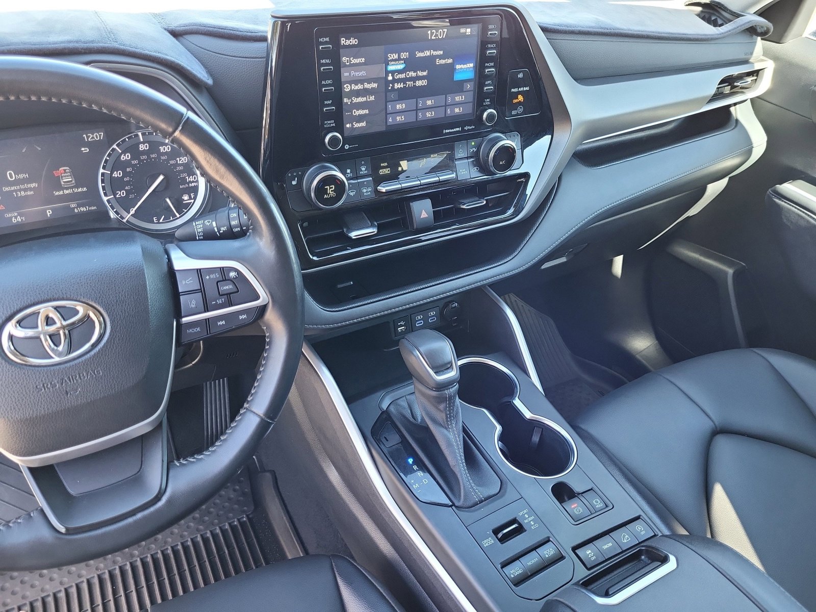 Used 2022 Toyota Highlander XLE image 12