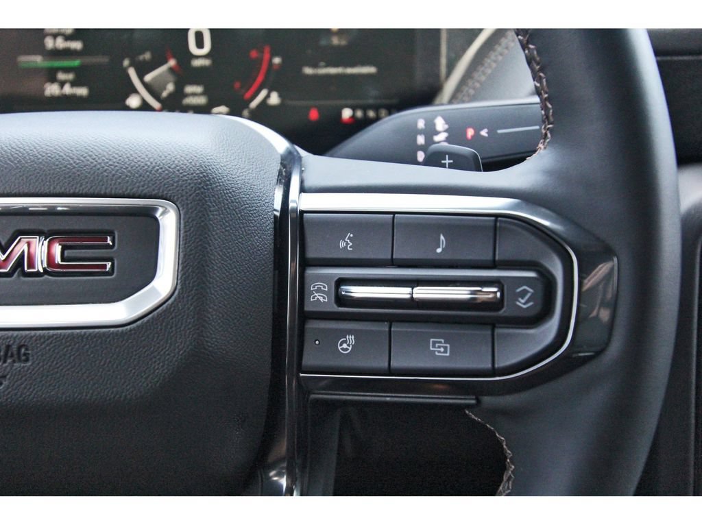Used 2025 GMC Yukon AT4 w/ AT4 Premium Package AWD/4WD image 17