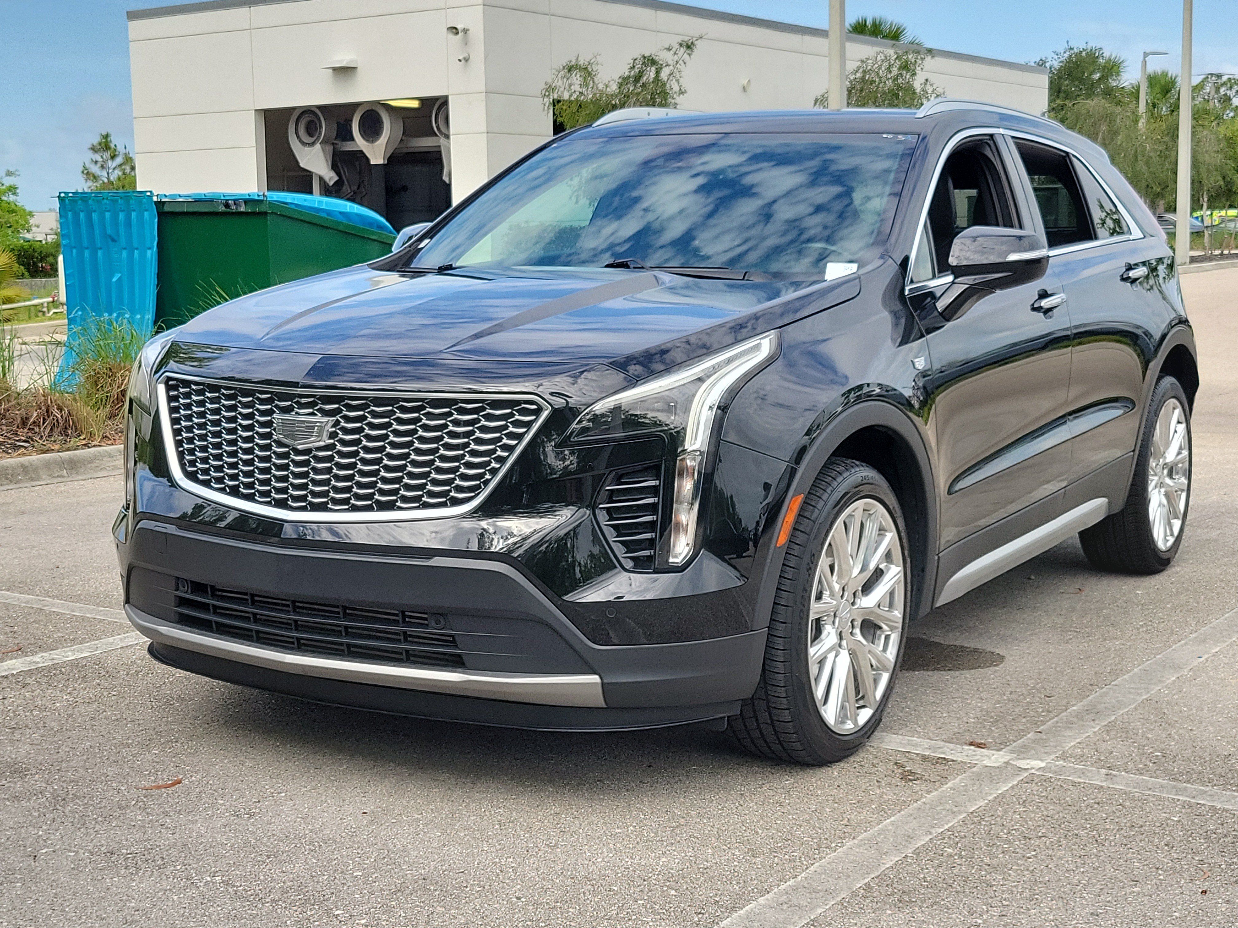 Used 2021 Cadillac XT4 Premium Luxury w/ LPO, Radiant Package FWD image 3