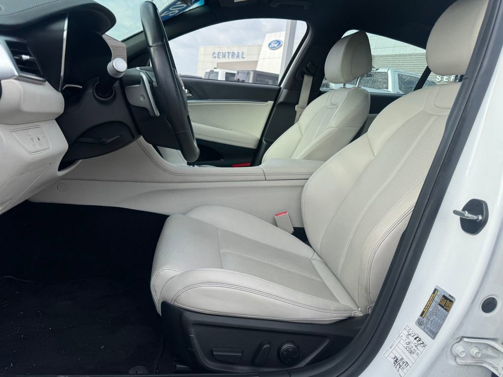 Used 2025 Genesis G70 2.5T RWD image 15