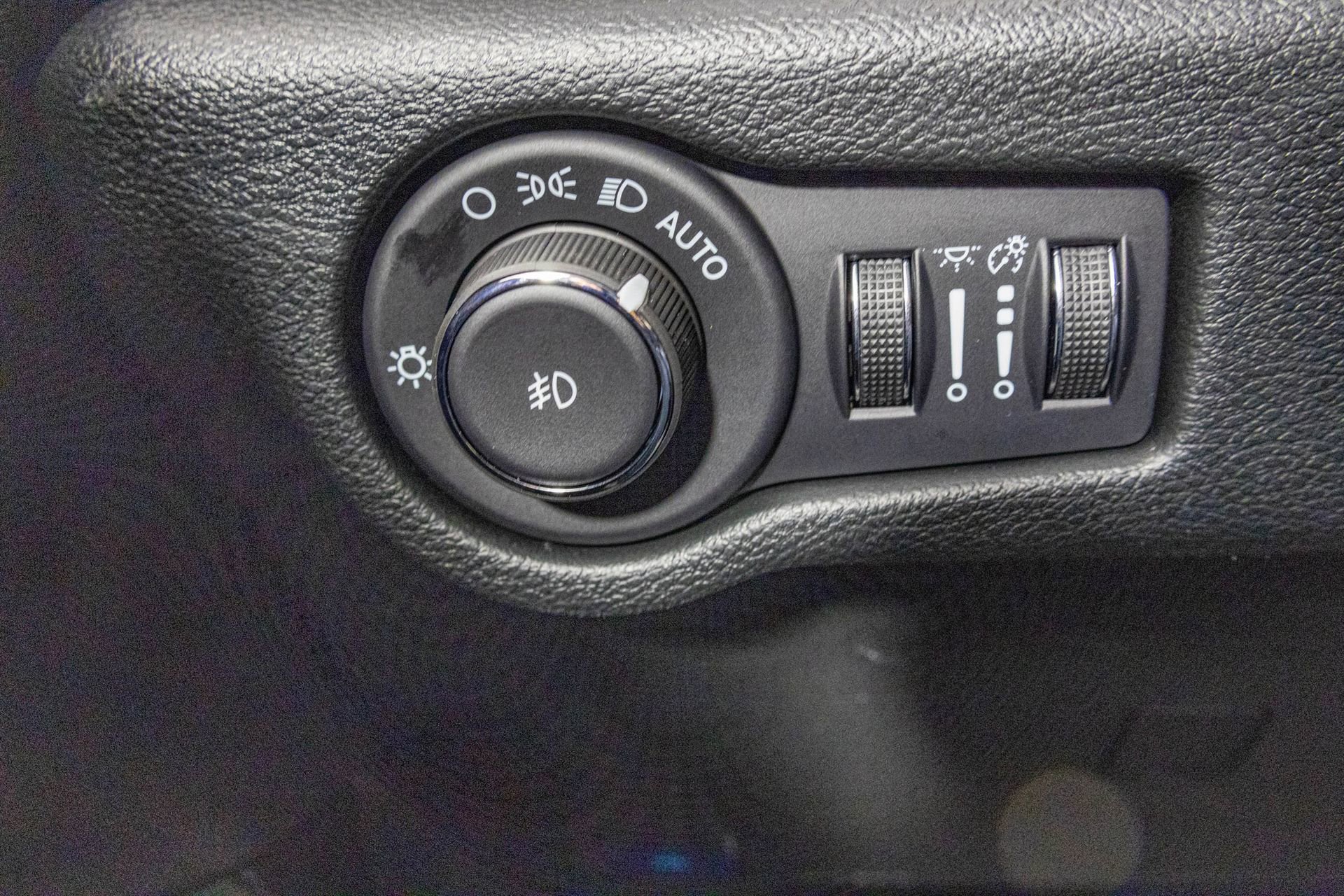 New 2026 Chrysler Pacifica Select AWD/4WD image 31