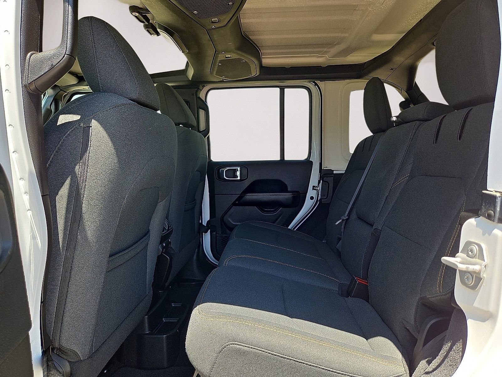 Used 2024 Jeep Wrangler Unlimited Sahara AWD/4WD image 15