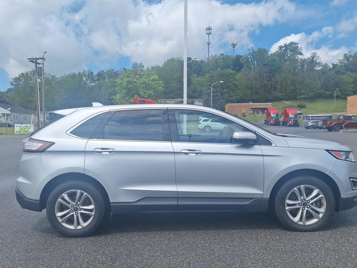 Used 2017 Ford Edge SEL w/ Equipment Group 201A AWD/4WD image 2