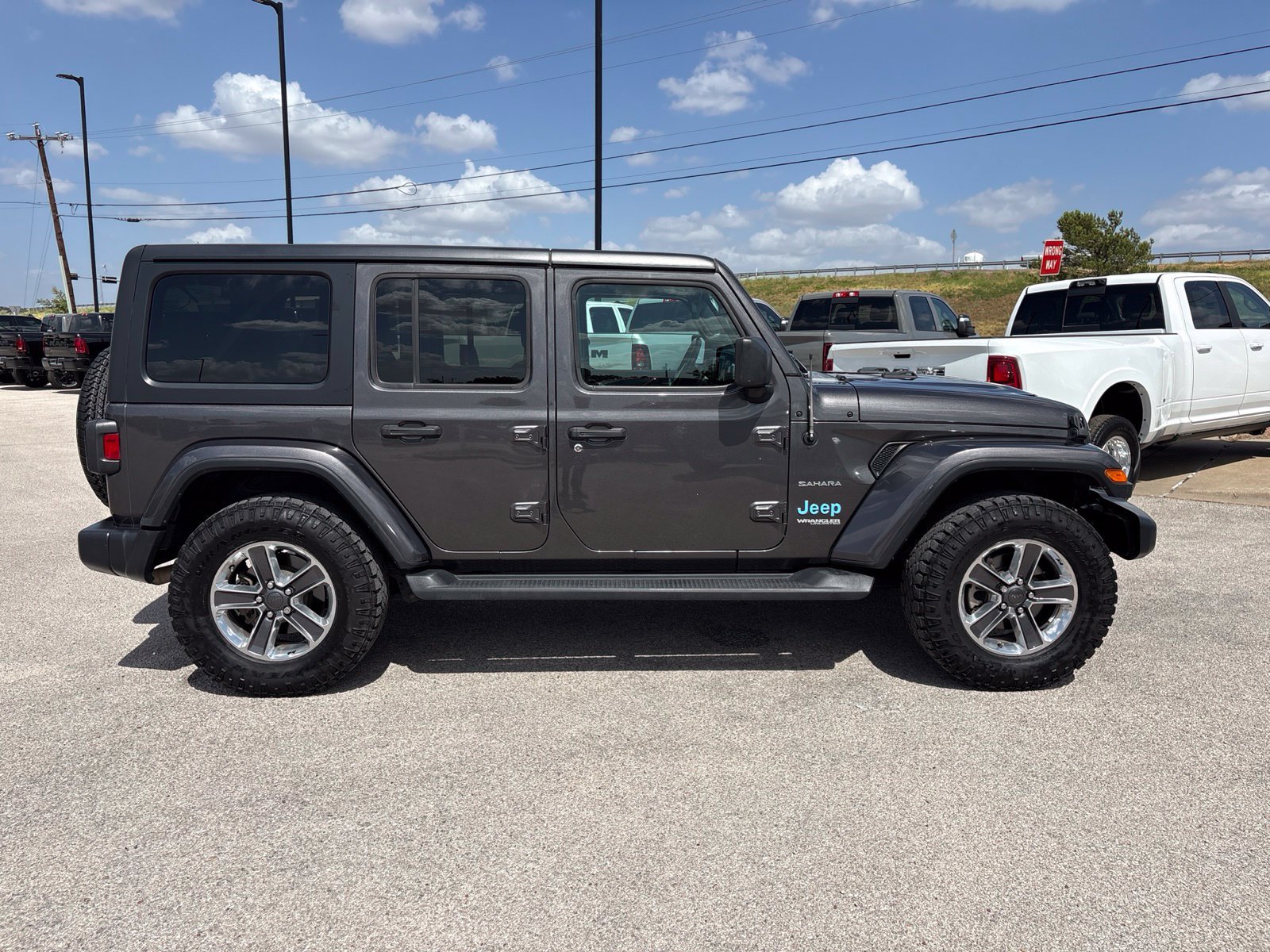 Used 2020 Jeep Wrangler Unlimited Sahara w/ Cold Weather Group AWD/4WD image 7