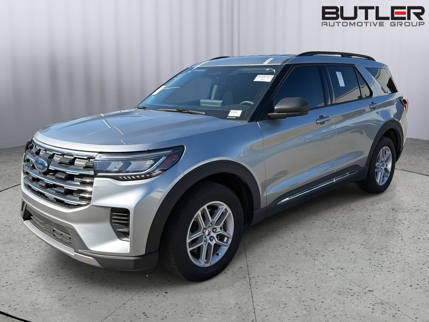 Used 2025 Ford Explorer Active RWD image 2