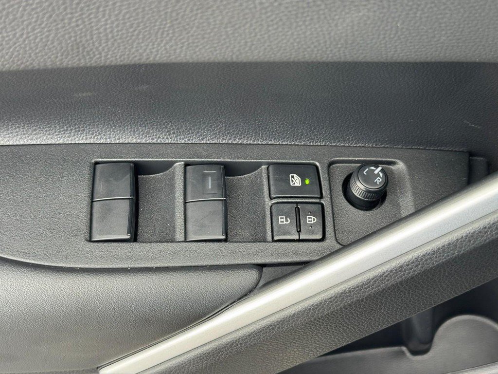 Used 2026 Toyota Corolla Cross XLE w/ Convenience Package FWD image 21