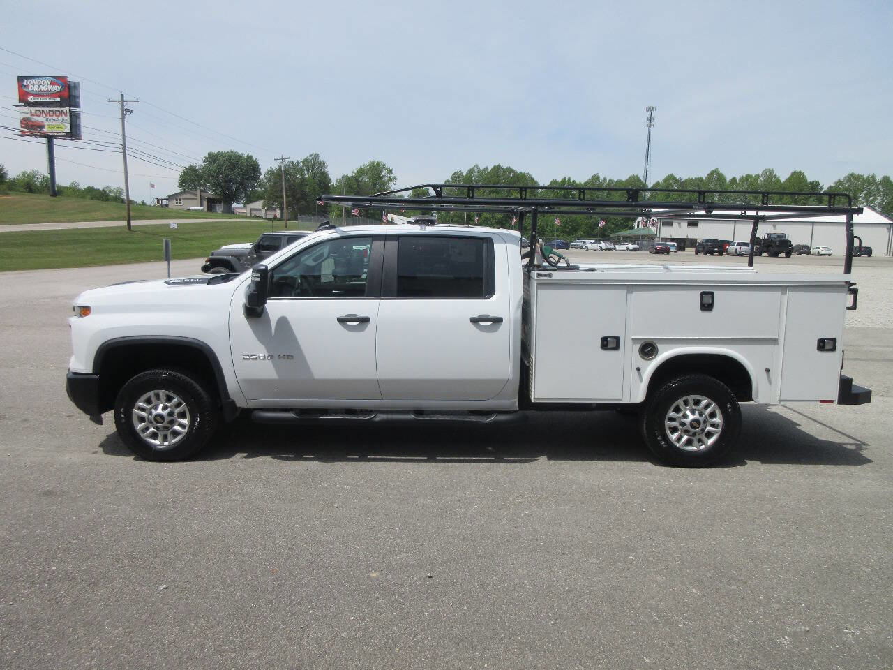 Used 2025 Chevrolet Silverado 2500 W/T w/ WT Convenience Package AWD/4WD image 3