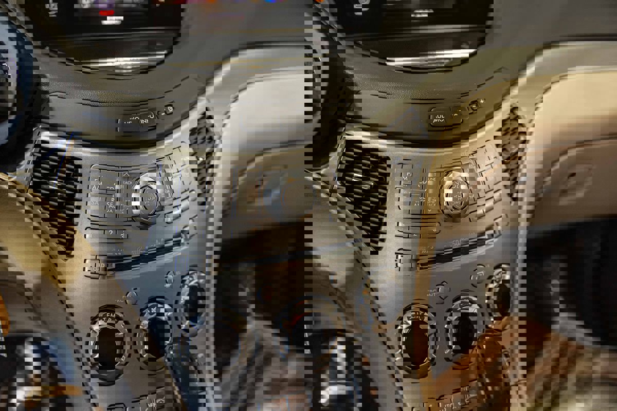 Used 2010 Subaru Tribeca Limited image 31