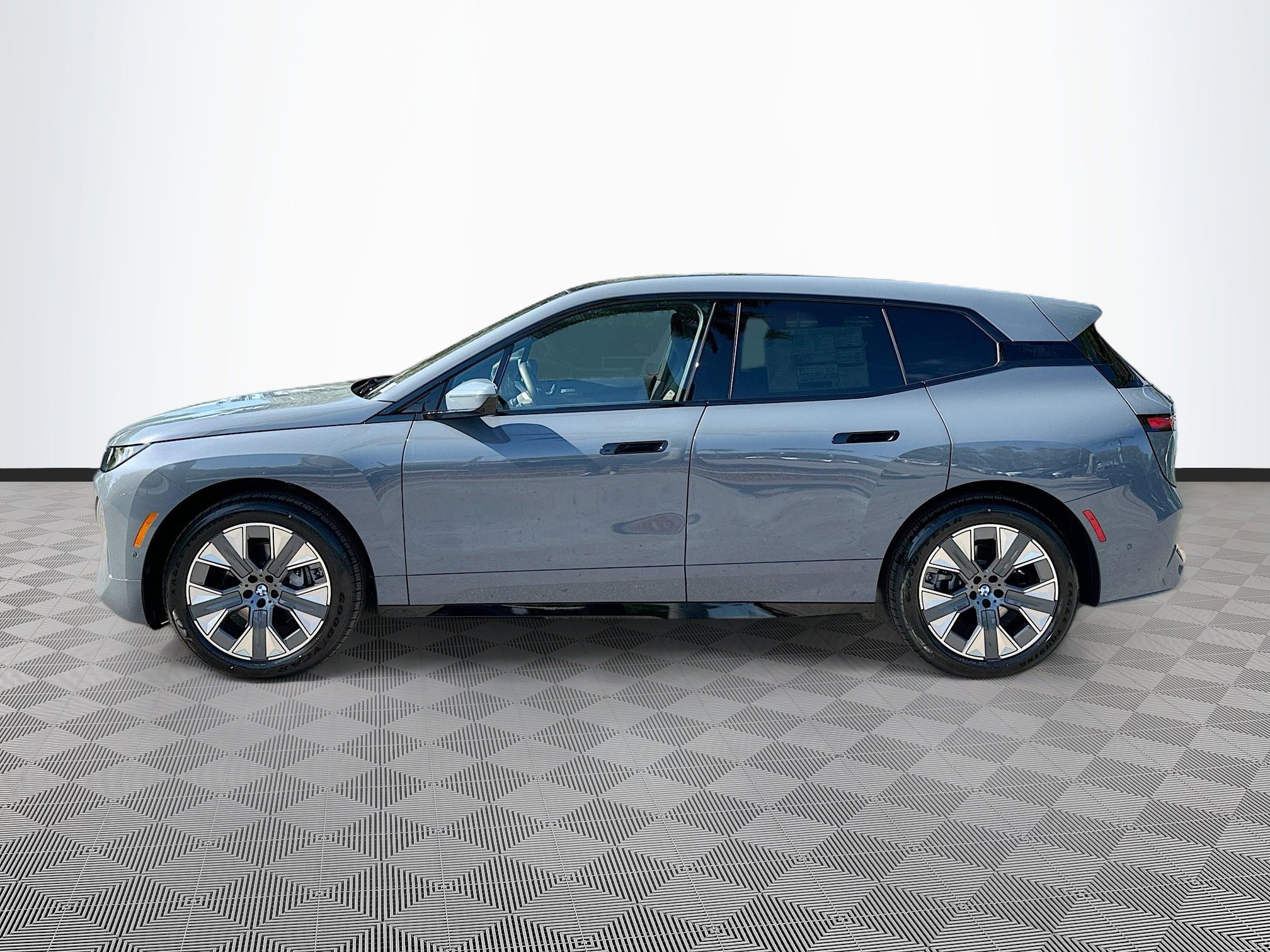 New 2026 BMW iX xDrive60 image 4
