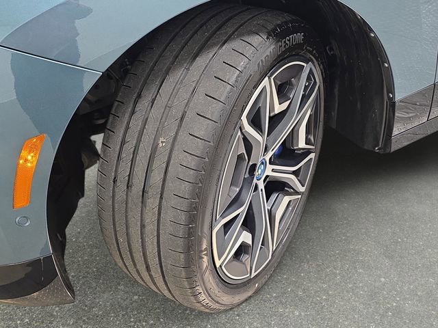 Certified 2024 BMW iX xDrive50 w/ Sport Package AWD/4WD image 27
