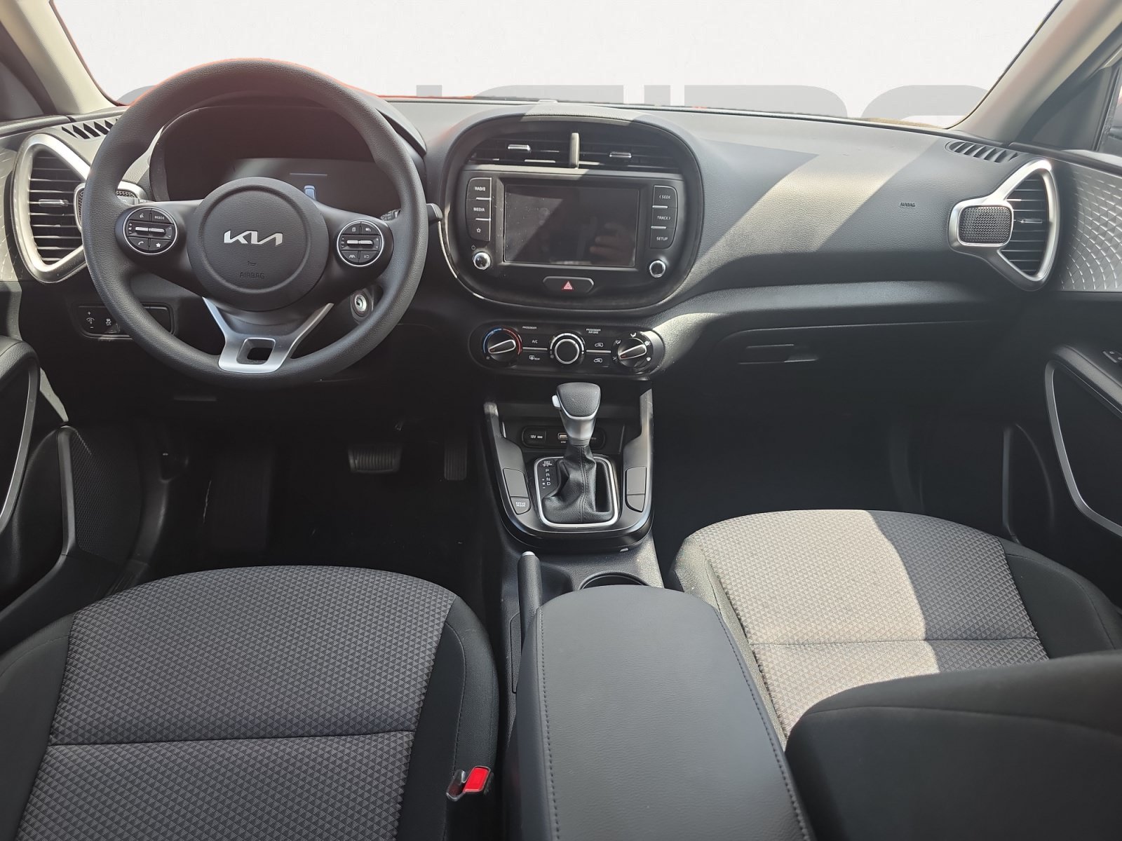 Certified 2025 Kia Soul LX w/ LX Technology Package FWD image 2