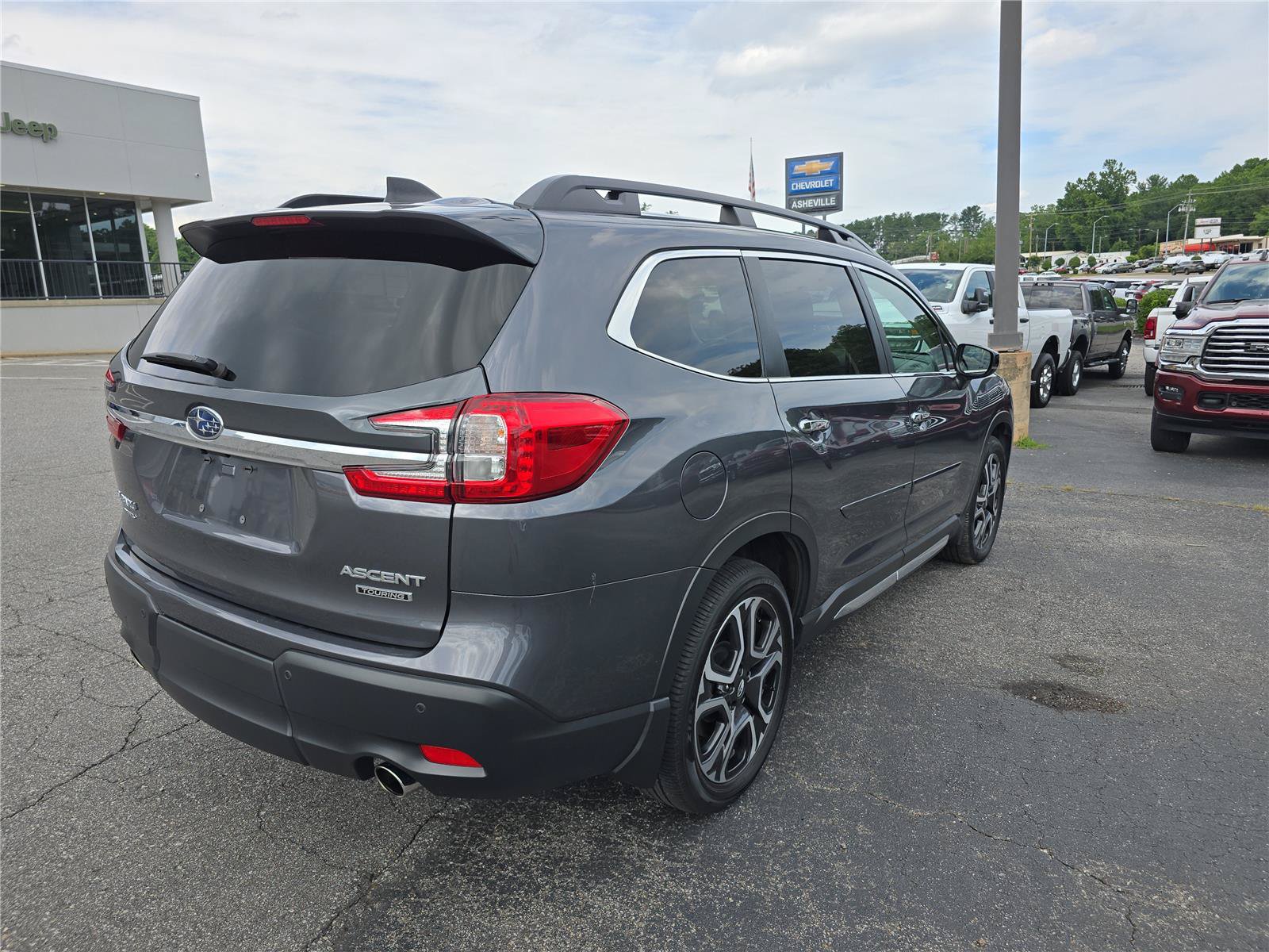Used 2024 Subaru Ascent Touring AWD/4WD image 3