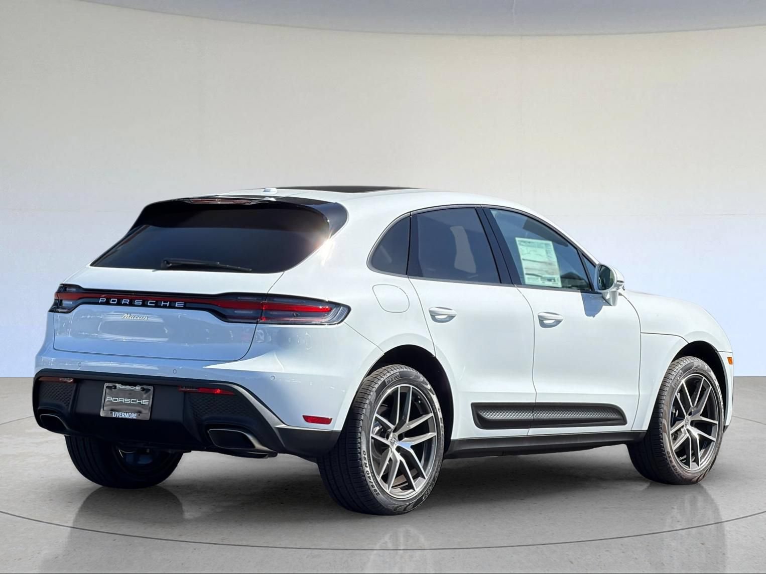 New 2026 Porsche Macan AWD/4WD image 8