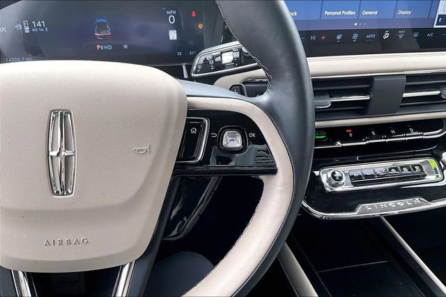 Used 2025 Lincoln Corsair Reserve AWD/4WD image 12