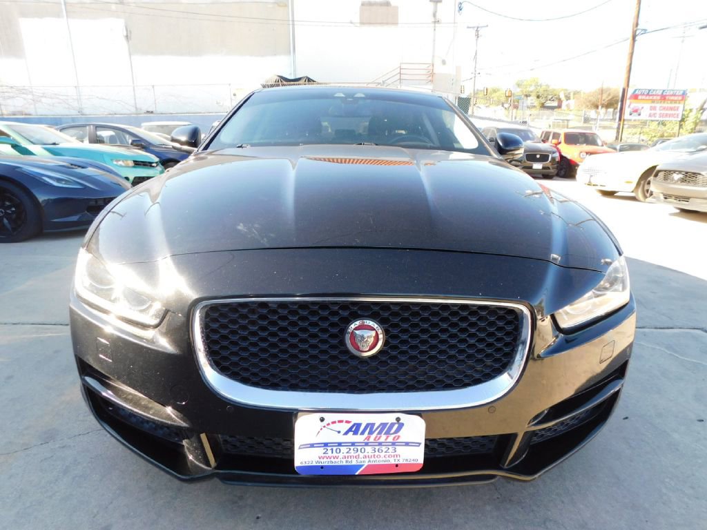 Used 2017 Jaguar XE Premium RWD image 2