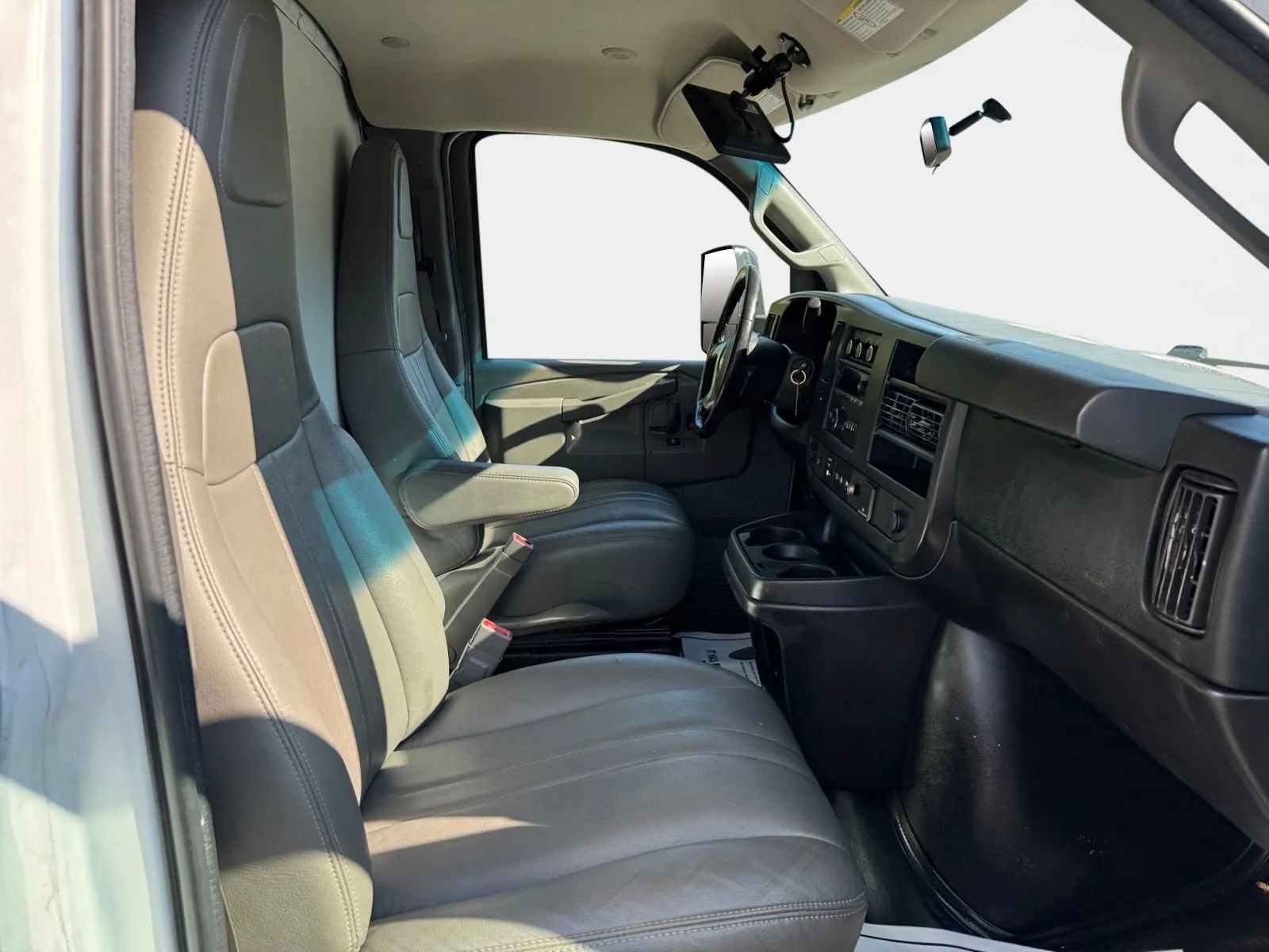 Used 2018 Chevrolet Express 3500 w/ Power Convenience Package RWD image 9
