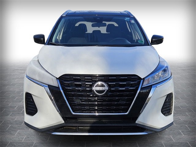 Used 2023 Nissan Kicks SV image 2