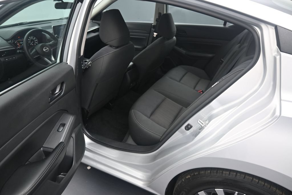 Used 2024 Nissan Altima 2.5 SV FWD image 17