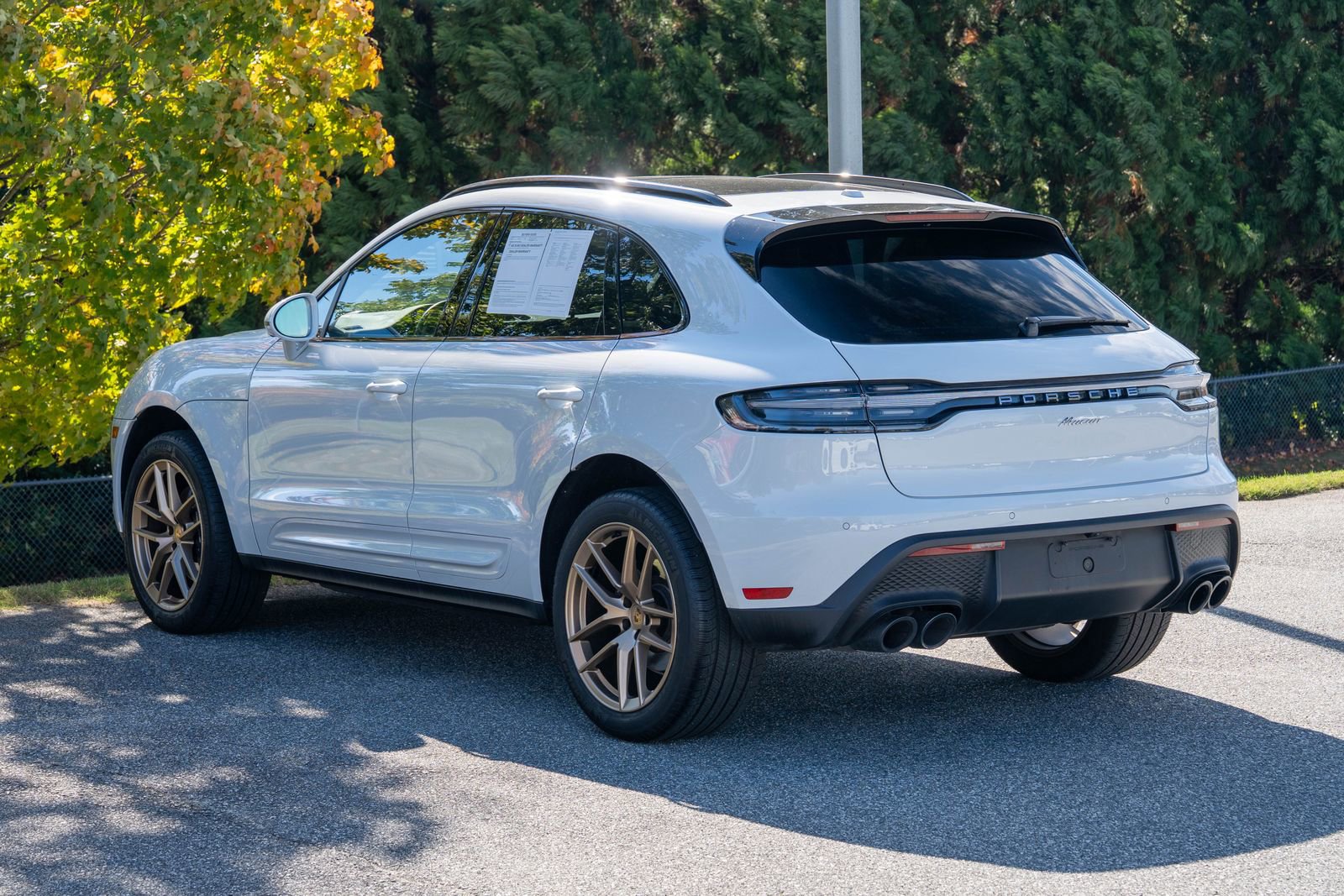 Certified 2025 Porsche Macan Base image 3