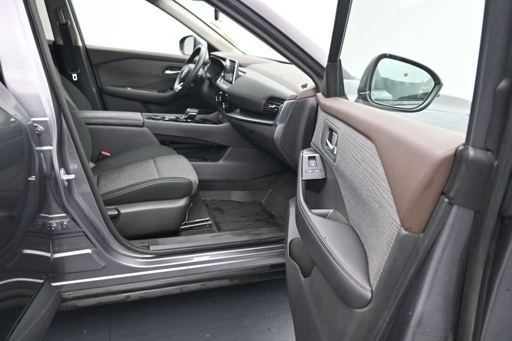 Used 2023 Nissan Rogue SV AWD/4WD image 12