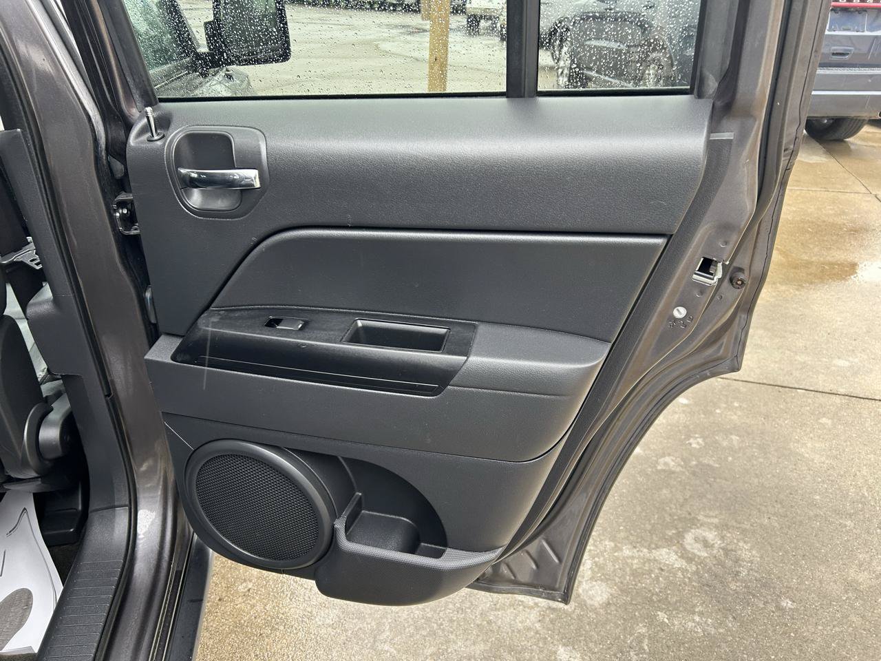 Used 2014 Jeep Patriot High Altitude FWD image 15