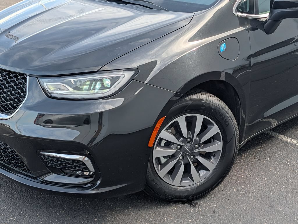 Used 2023 Chrysler Pacifica Touring-L FWD image 28