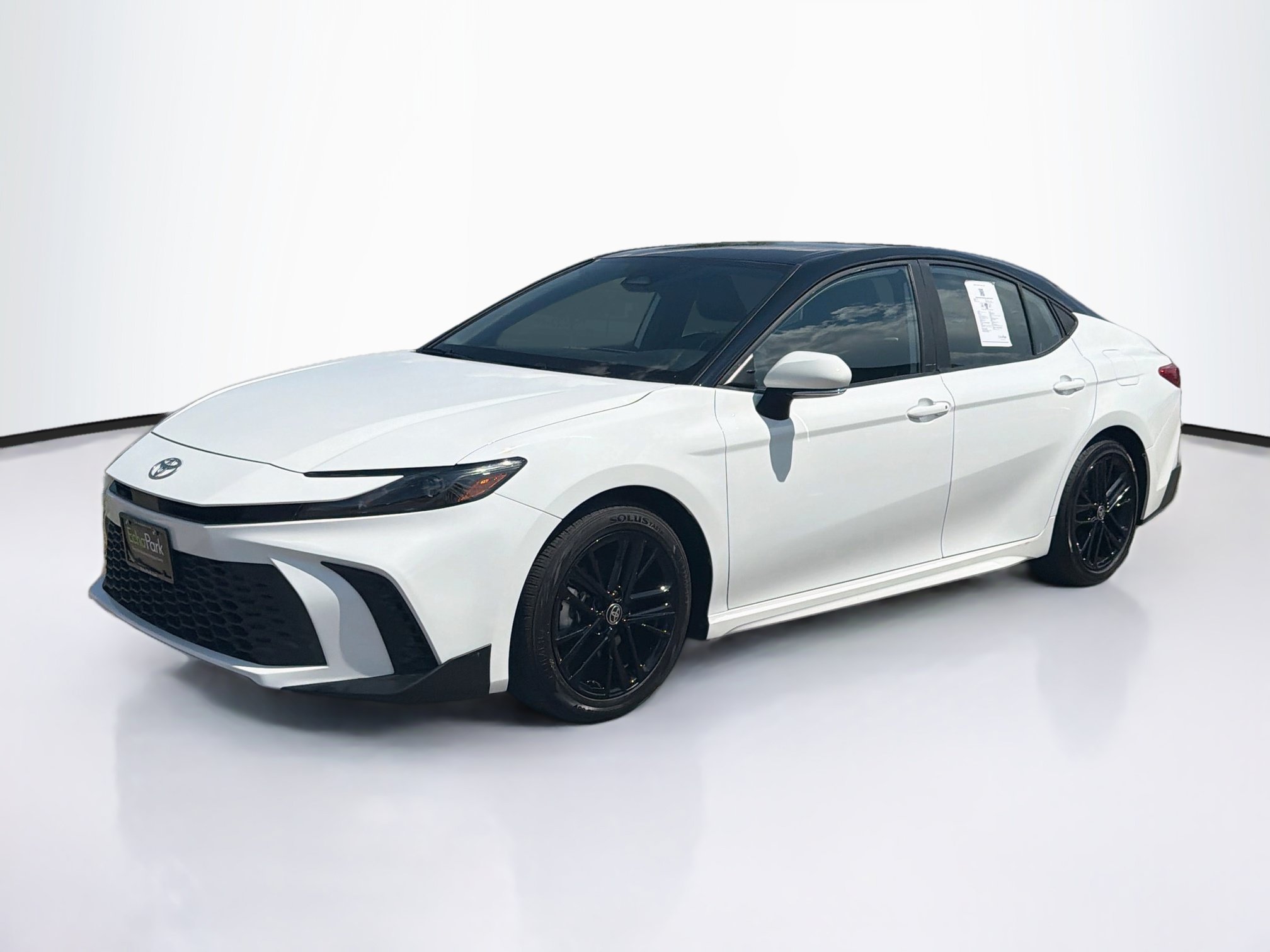 Used 2025 Toyota Camry SE FWD image 3