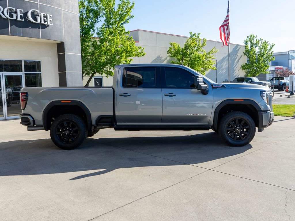 Used 2025 GMC Sierra 3500 AT4 w/ AT4 Premium Plus Package AWD/4WD image 8