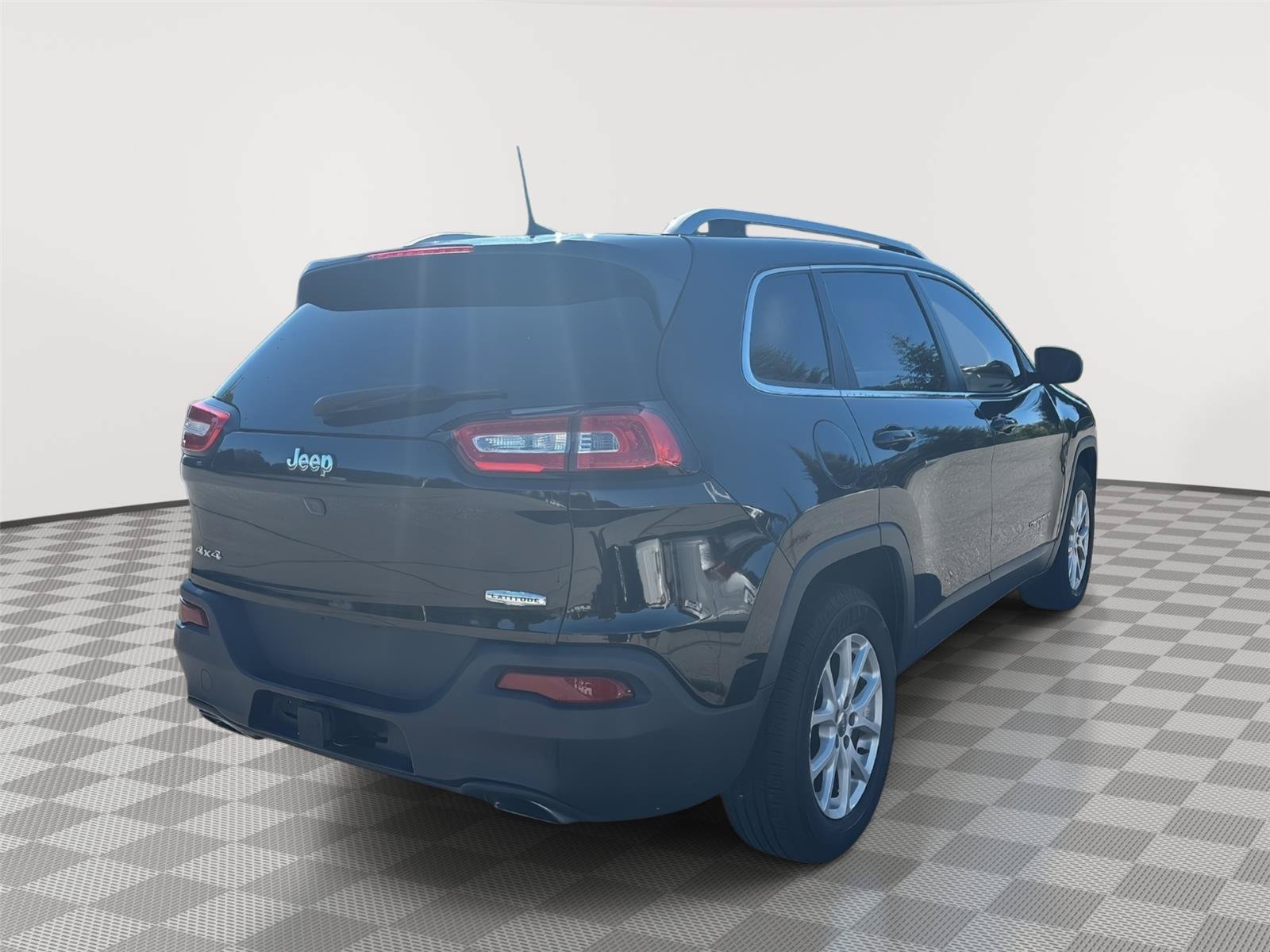 Used 2017 Jeep Cherokee Latitude w/ Trailer Tow Group AWD/4WD image 26
