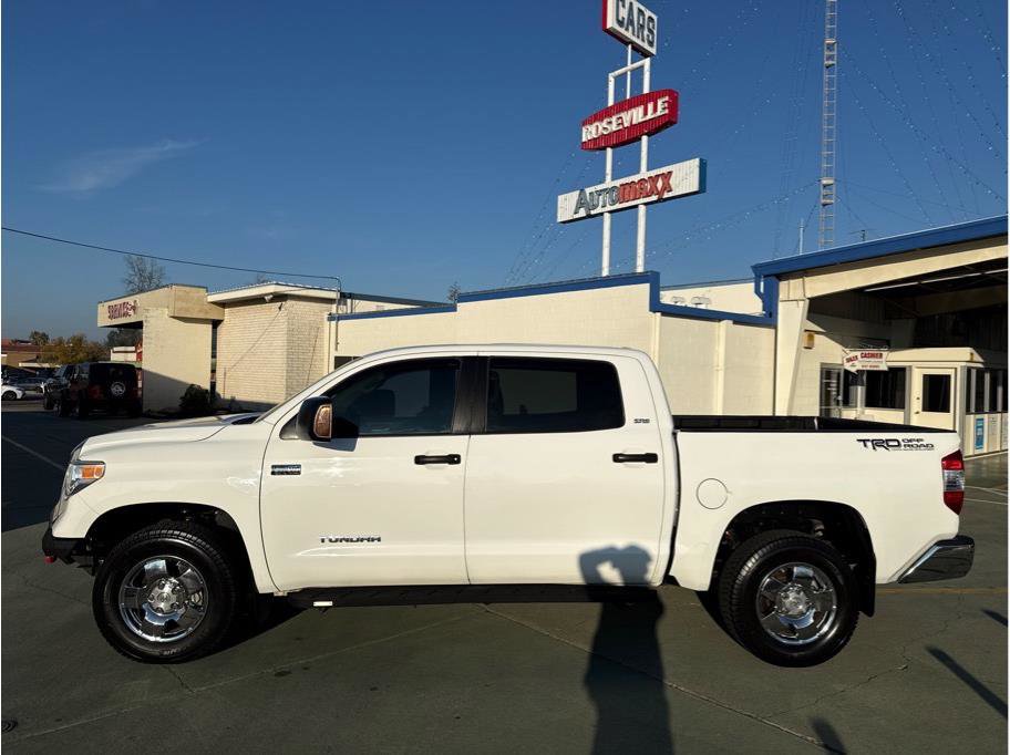 Used 2015 Toyota Tundra SR5 AWD/4WD image 9